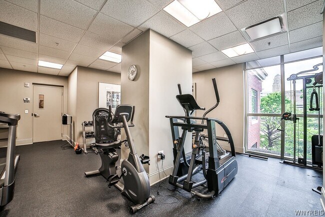 Building Photo - 132 Lakefront Blvd