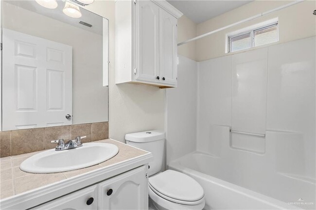 Building Photo - 14 Blanco River St