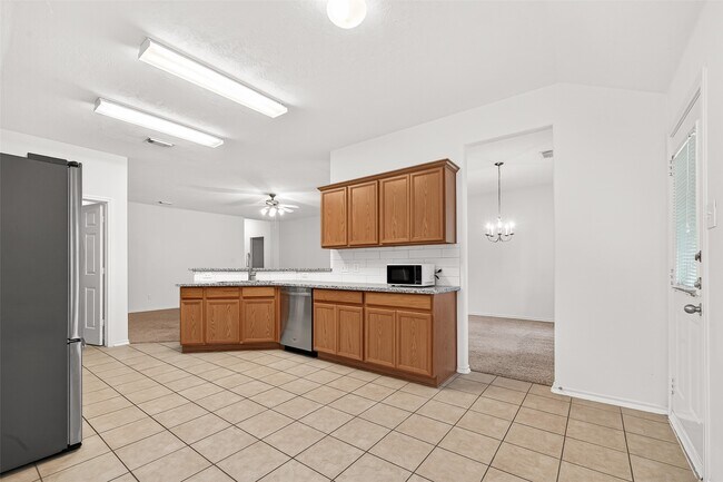 Building Photo - 10 Druids Glen Pl