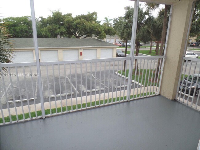 Building Photo - 5612 Rock Island Rd