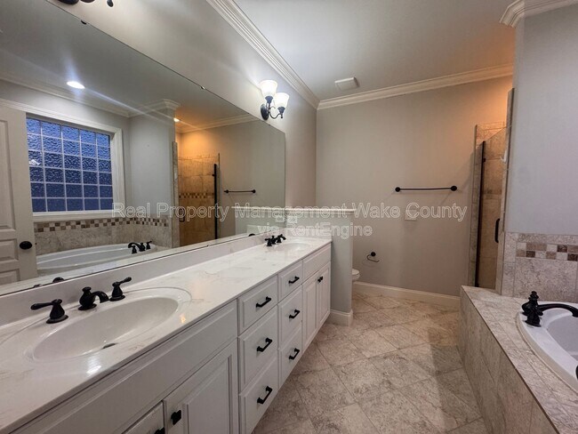 Building Photo - 441 Heritage Village Ln