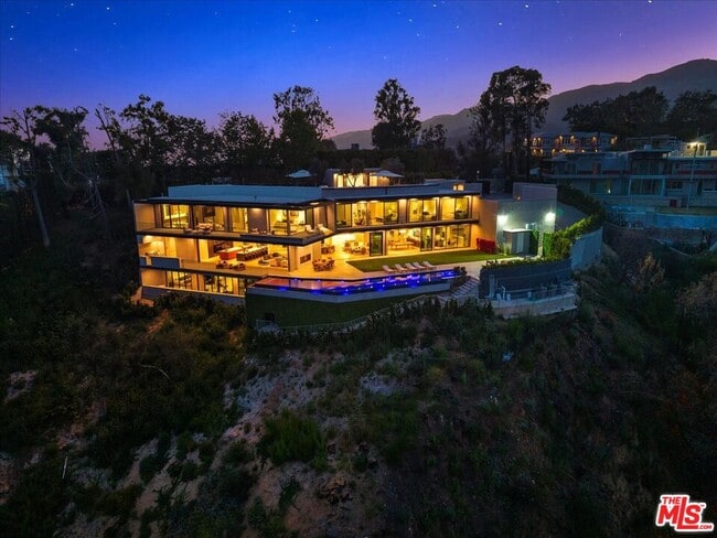 Building Photo - 766 Paseo Miramar