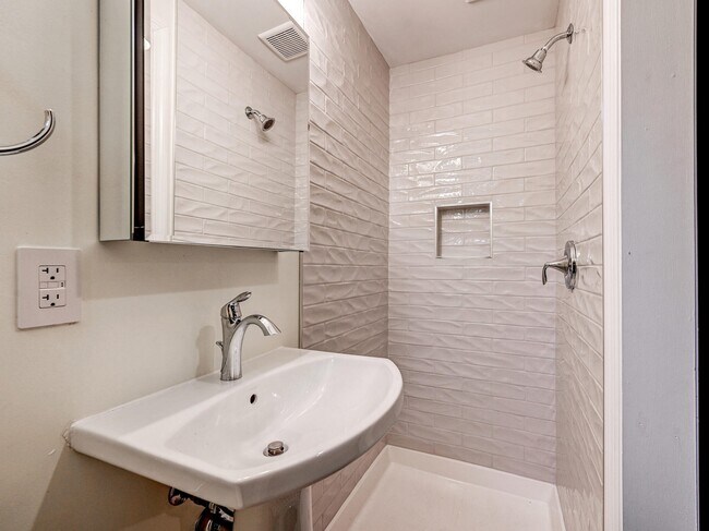 Building Photo - 111 Stanmore Rd