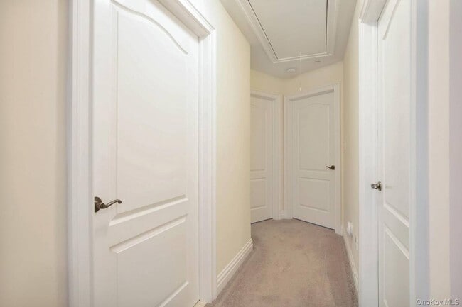 Building Photo - 34 Della Dr