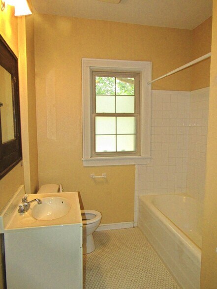 Building Photo - 500 NW 35th St