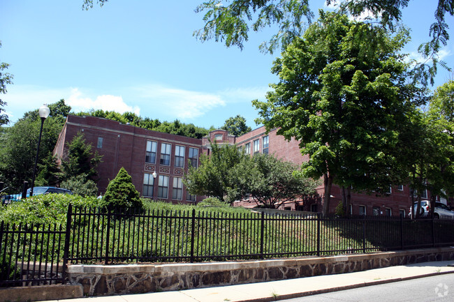 Building Photo - The Bulfinch