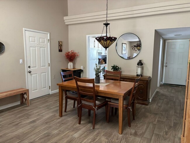 Building Photo - Fantastic Summer Getaway, Short Term Furni...