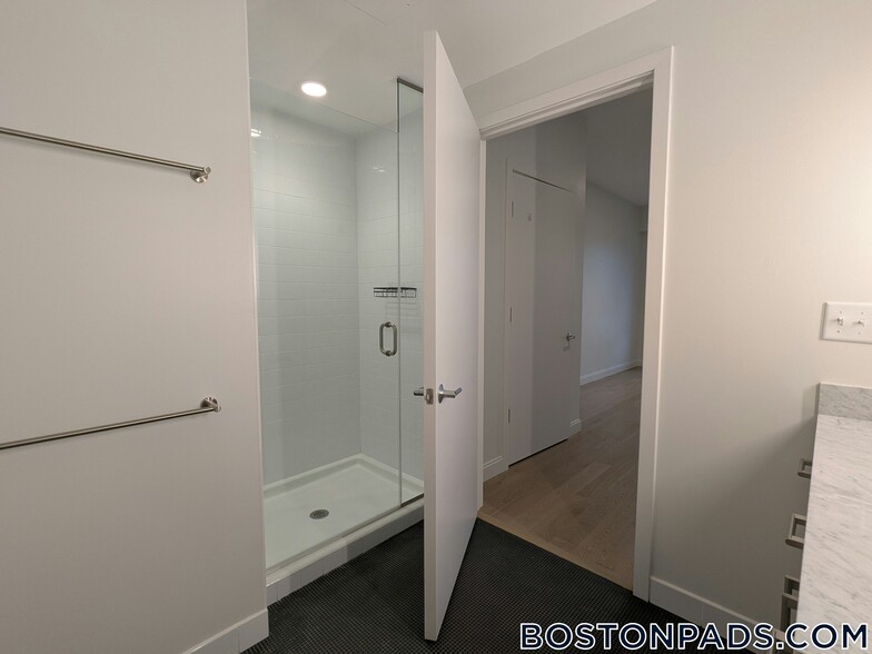 Building Photo - 55 Brighton Ave