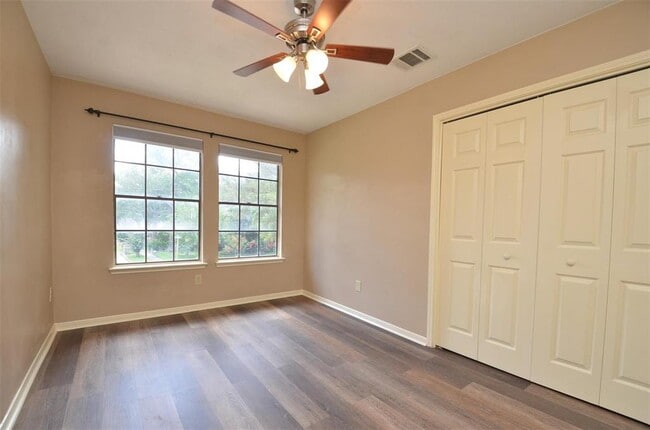Building Photo - 1306 Plum Park Dr
