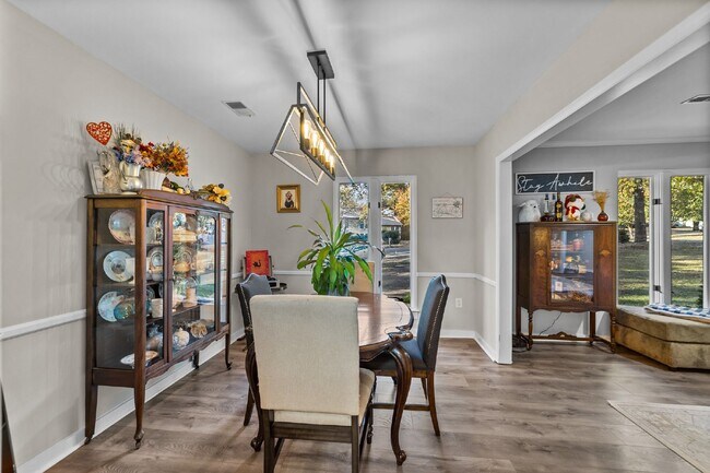 Building Photo - Nestled in the heart of Charlotte, this ch...