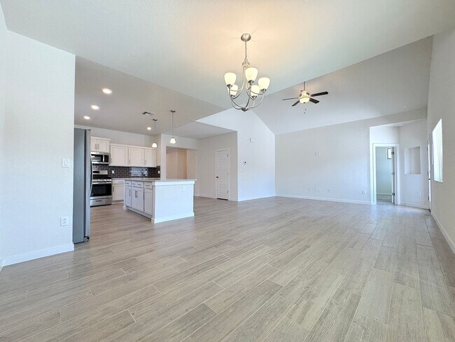 Building Photo - East El Paso 4 bed 2 Bath Refrig A/C!