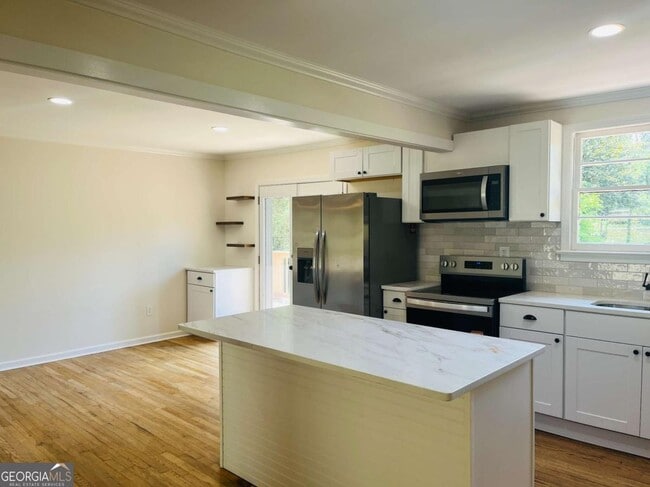 Building Photo - 203 S Chilton Crescent