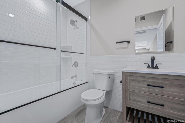 Building Photo - 110 School St