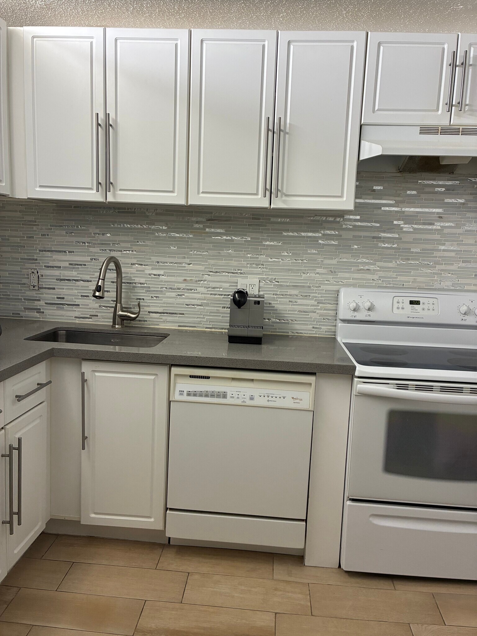 Building Photo - 5300 NE 24th Ter