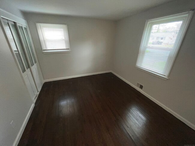 Building Photo - 112 Brookside Cir