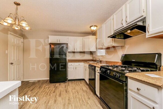 Building Photo - 6208 Silver Fox Dr