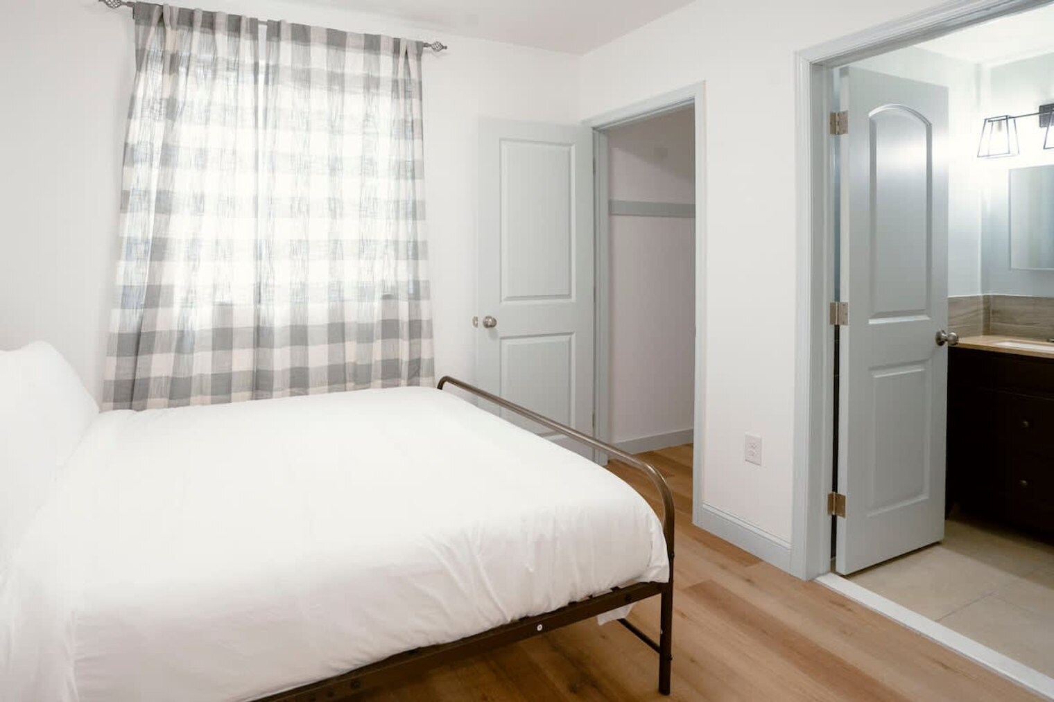 Building Photo - 1384 Ridge Ave