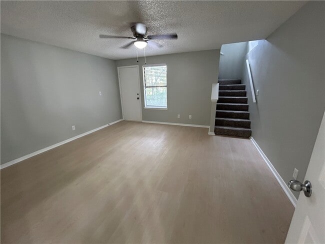 Building Photo - 1379 E Sequoyah Ct