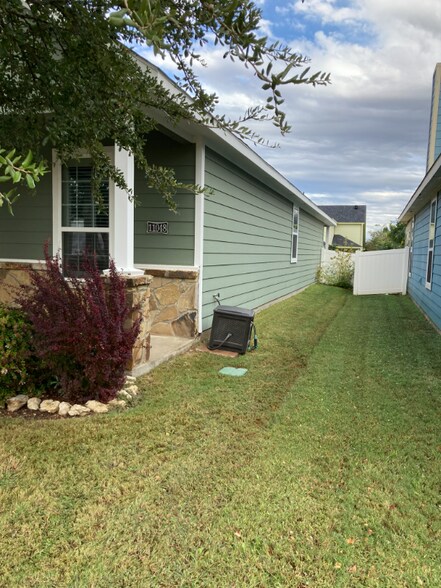 Building Photo - 11048 Kinston St