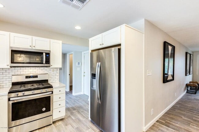 Building Photo - 2218 E Cactus Wren Dr