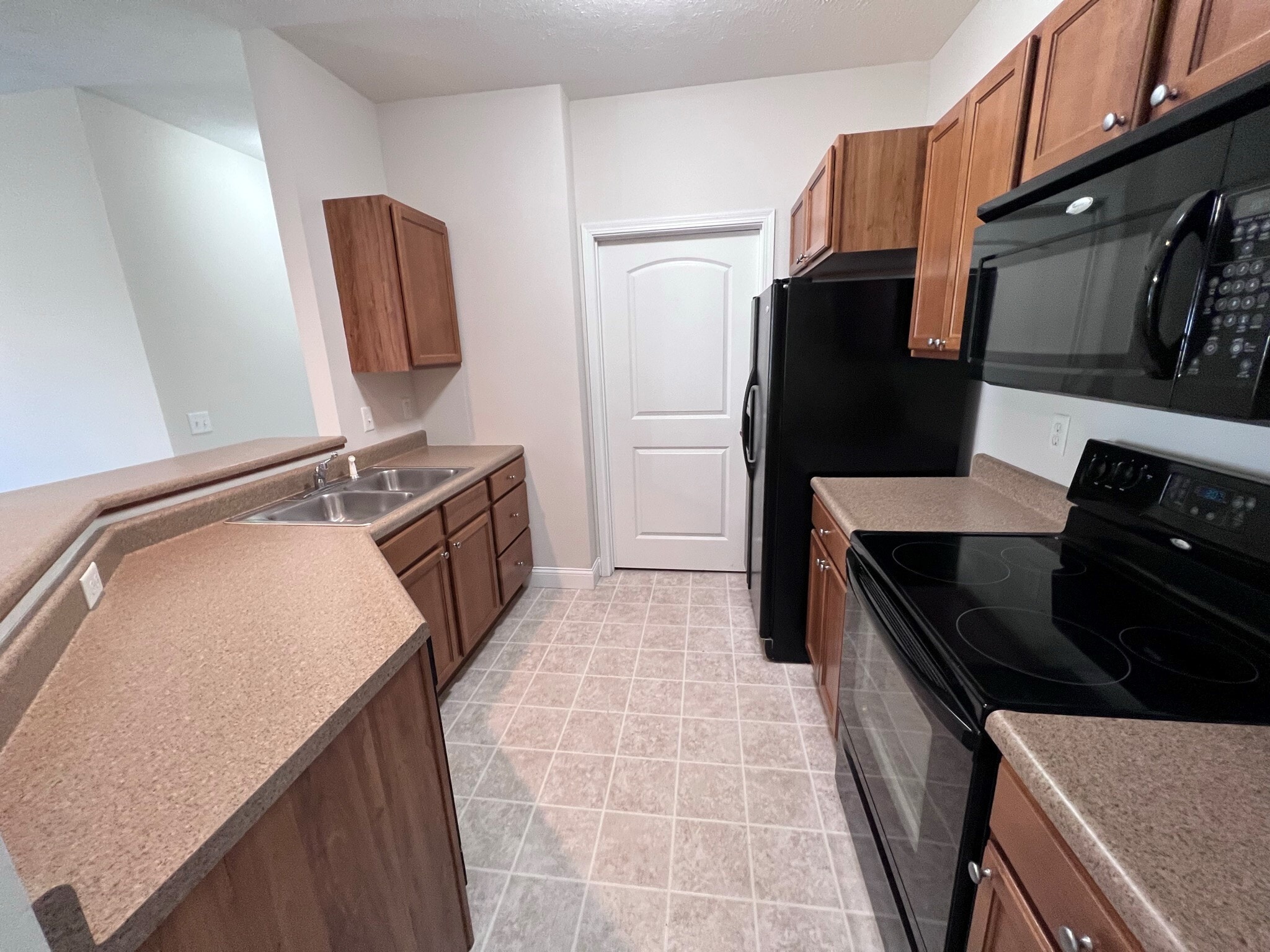 Kitchen with laundry room at the end - 3020 E Stillwater Lndg