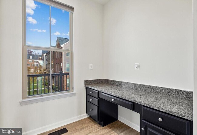 Building Photo - 10012 Aerospace Rd