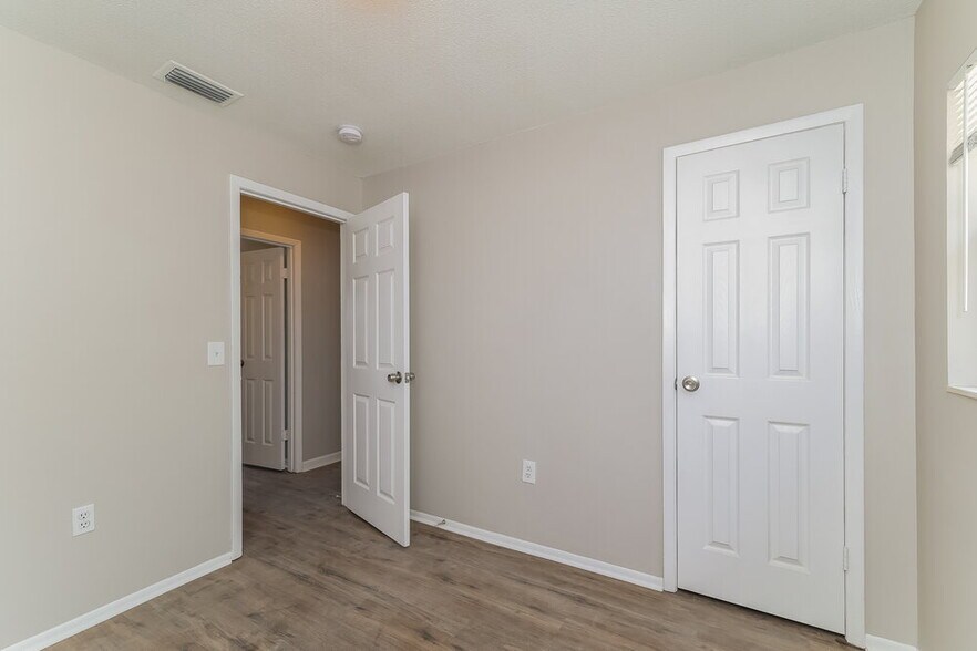 Building Photo - 309 Vaniman Ave