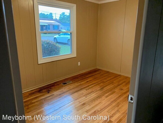 Building Photo - 3 br, 1.5 bath House - 723 Washington Circle