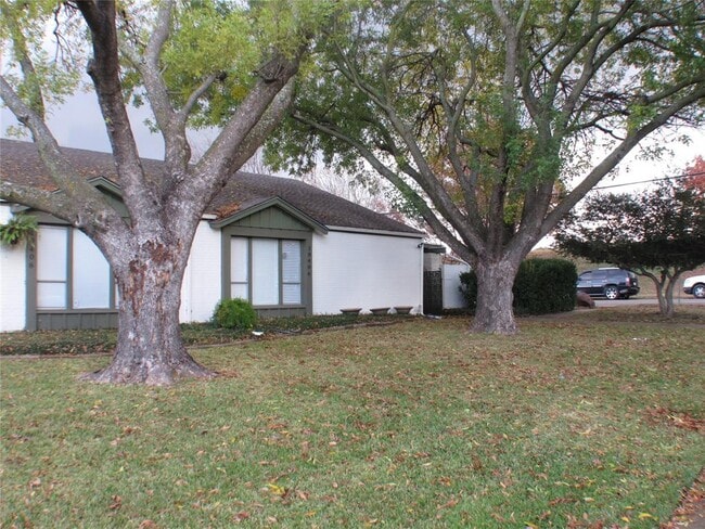 Building Photo - 10406 Shadow Bend Dr