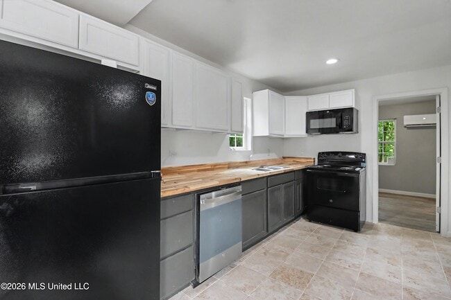 Building Photo - 9424 Daisy Vestry Rd