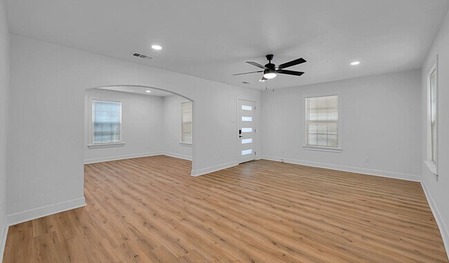 Building Photo - Newly renovated 3-bedroom, 2-bath in Waco - Available NOW!