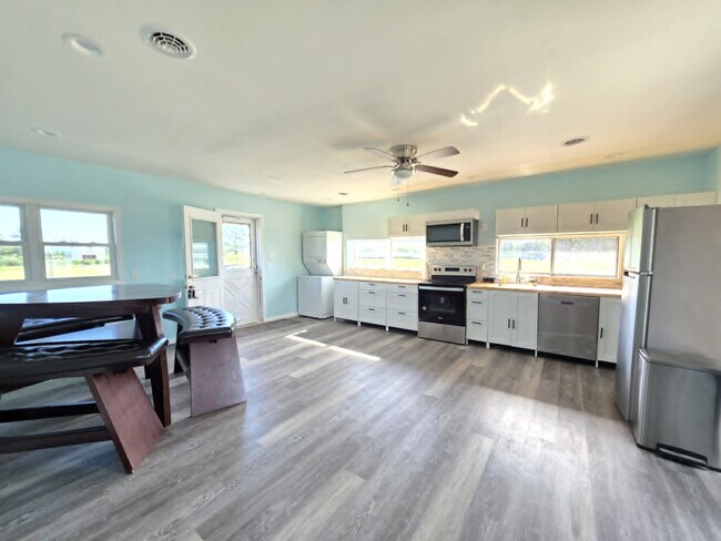 Building Photo - 22931 Steele Dr