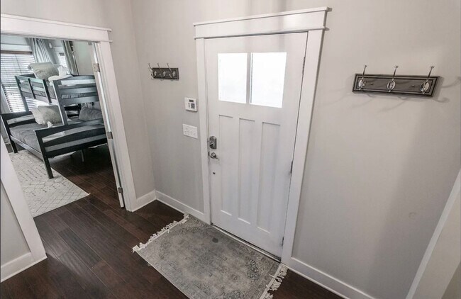 Building Photo - Belmont / Vanderbilt University Condo!!