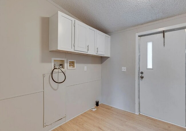 Building Photo - 516 Golden Pine Ct
