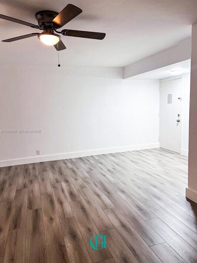 Building Photo - 102 SE 10th St