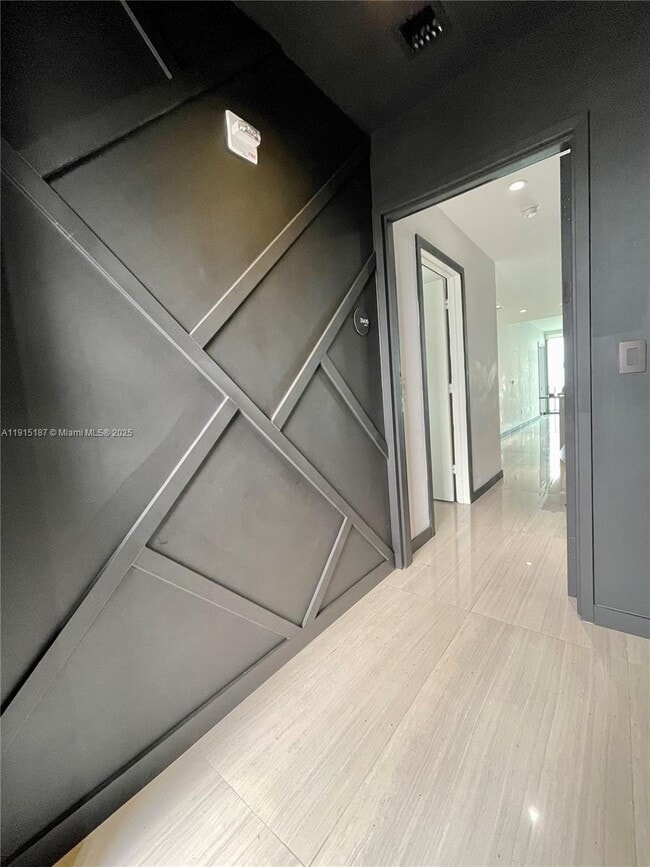 Building Photo - 480 NE 31st St