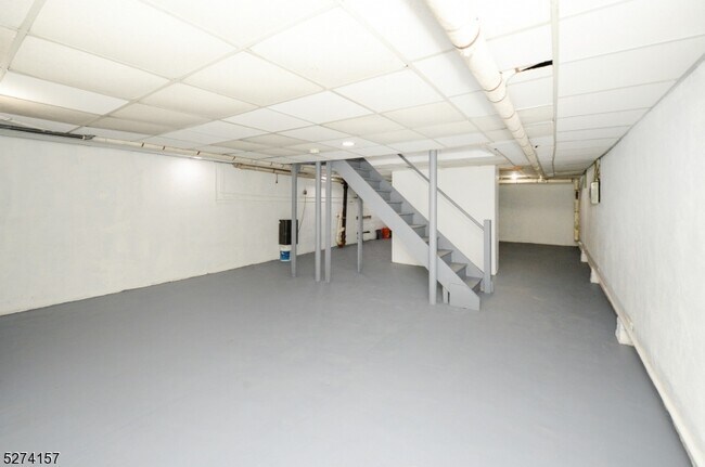 Building Photo - 29 13th Ave