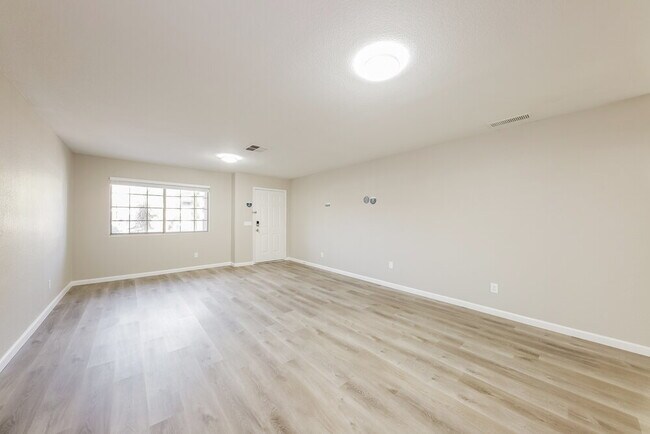 Building Photo - 3841 W Villa Linda Dr