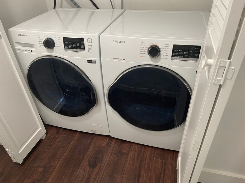 Washer Dryer (in unit) - 3838 E Sunnydale Ln