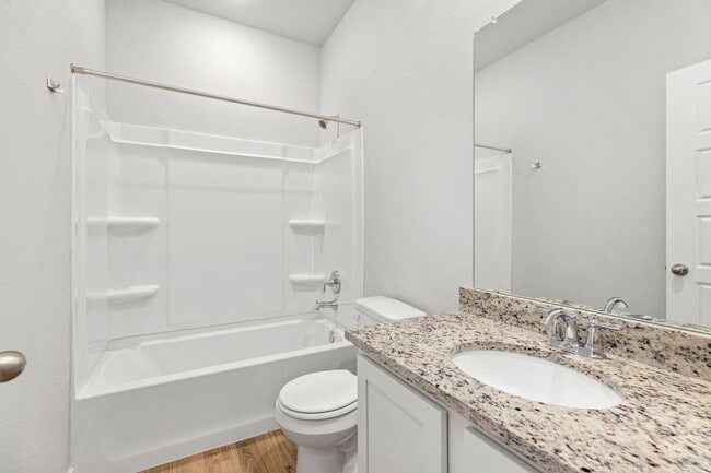 Building Photo - Luxury Duplex South of Austin