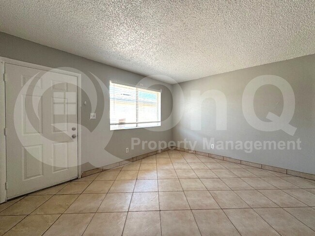 Building Photo - 132 E Ingram St