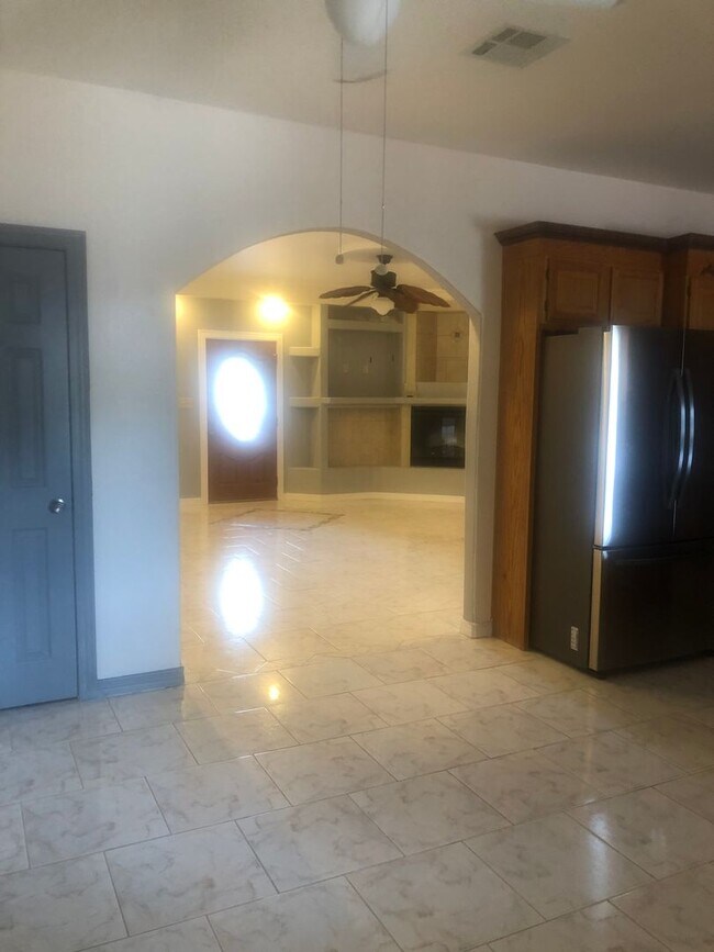 Building Photo - Beautiful 3 bedroom 3 bath home!