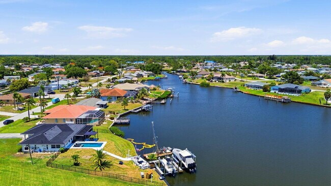 Building Photo - Waterfront beauty in Overbrook Gardens