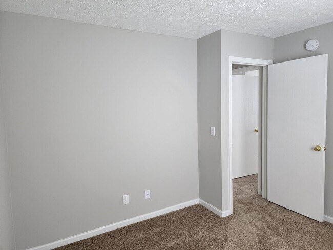 Building Photo - Three Bedroom Two Bath Home in Deerfield Farms Dayton, Indiana