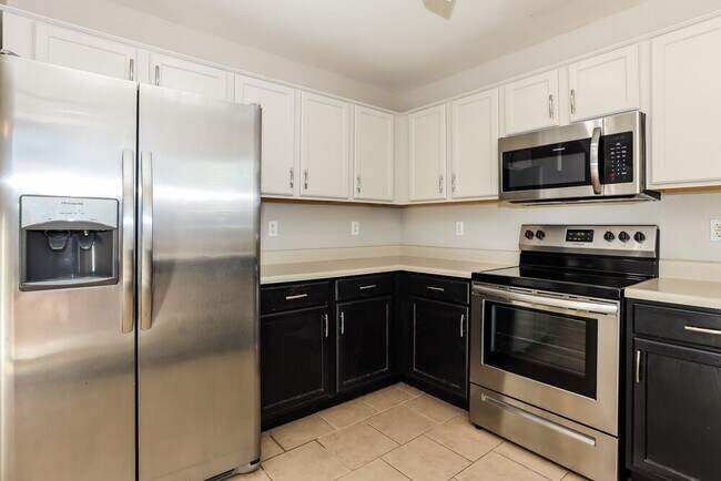 Building Photo - 12433 W Larkspur Rd