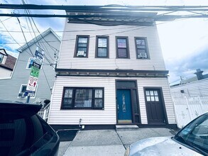 Building Photo - 549 61st St