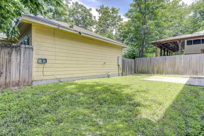 Building Photo - 1702 Singleton Ave