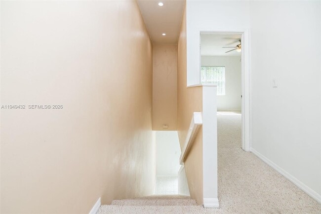 Building Photo - 1911 Madeira Dr