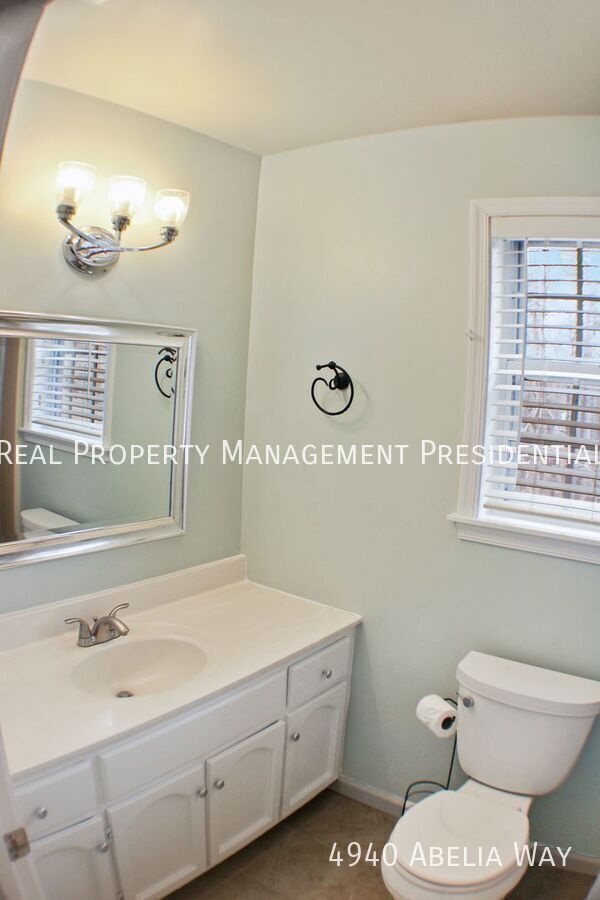 Building Photo - 4940 Abelia Way