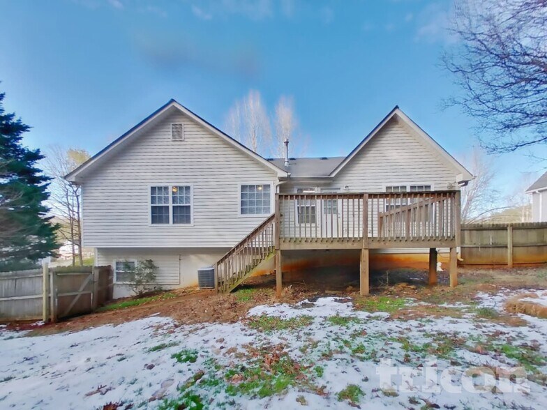 Building Photo - 49 Highlander Way